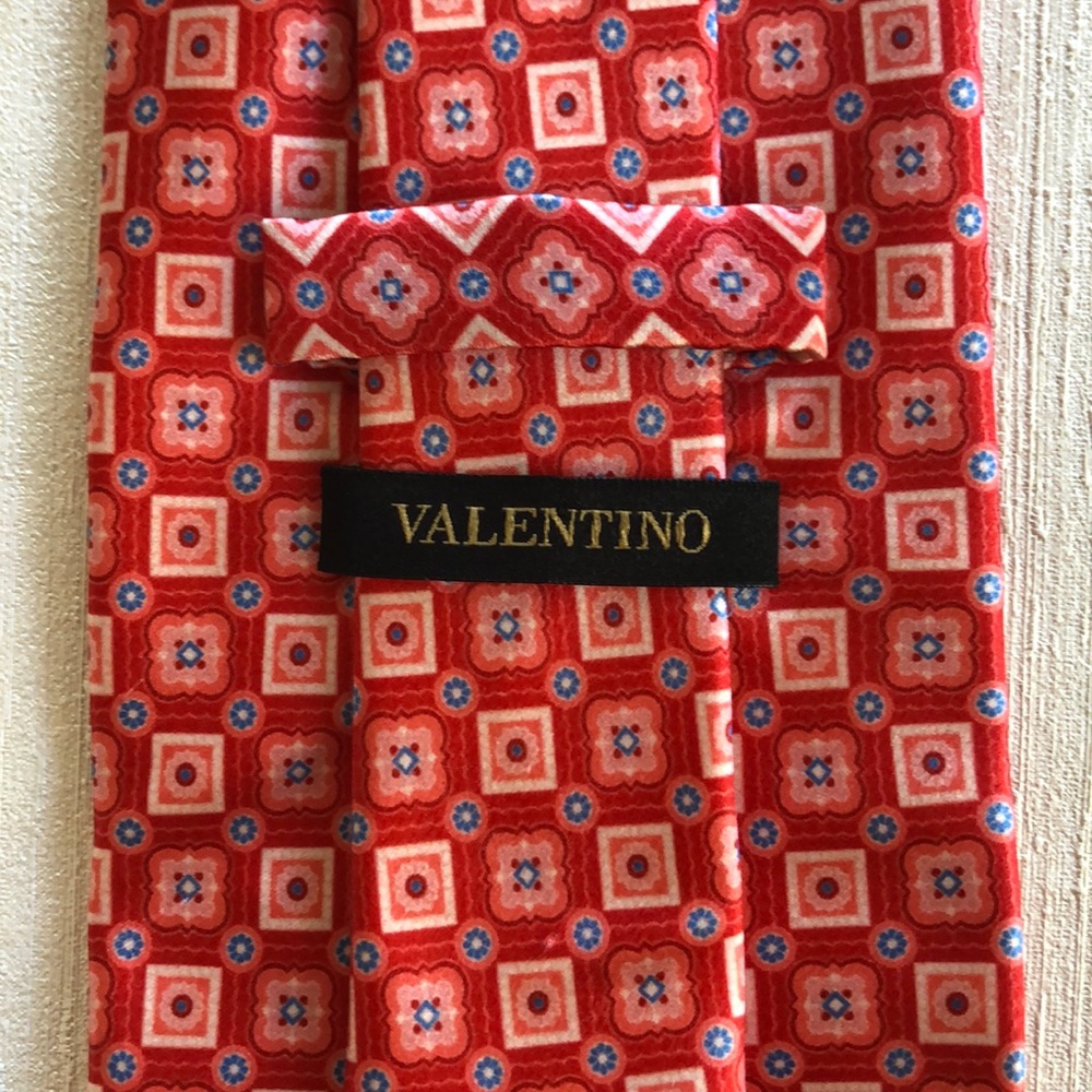 NWOT Valentino tie 100% Silk